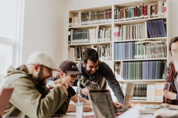 Photo by Priscilla Du Preez on Unsplash of people reading computer screen